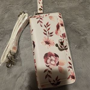 NWOT smartphone wristlet